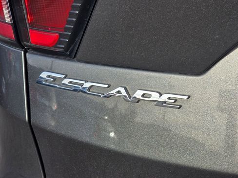 Used 2017 Ford Escape S image 14