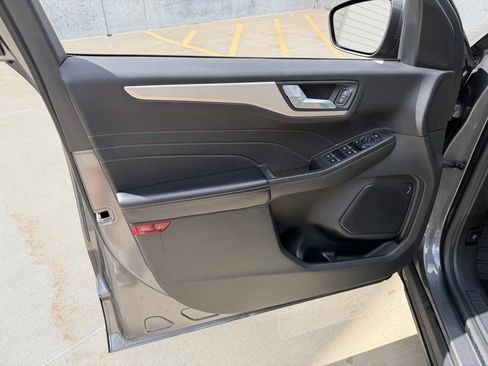 Used 2021 Ford Escape SEL image 9