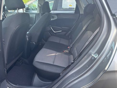 Used 2025 Kia Soul LX w/ LX Technology Package FWD image 21