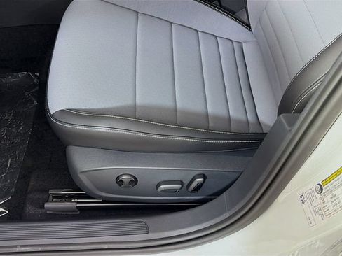 Certified 2026 Volkswagen Jetta SE FWD image 20