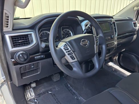 Used 2019 Nissan Titan SV AWD/4WD image 12