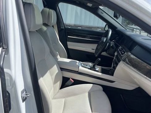 Used 2015 BMW 750i RWD image 30
