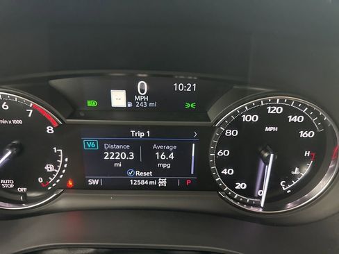 Used 2025 Cadillac XT6 Premium Luxury image 40