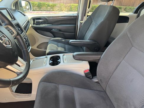 Used 2016 Dodge Grand Caravan SXT w/ Rear Park Assist Package image 23