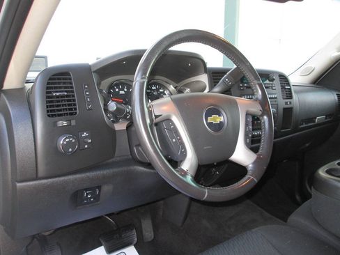 Used 2011 Chevrolet Silverado 2500 LT w/ Interior Plus Package AWD/4WD image 18