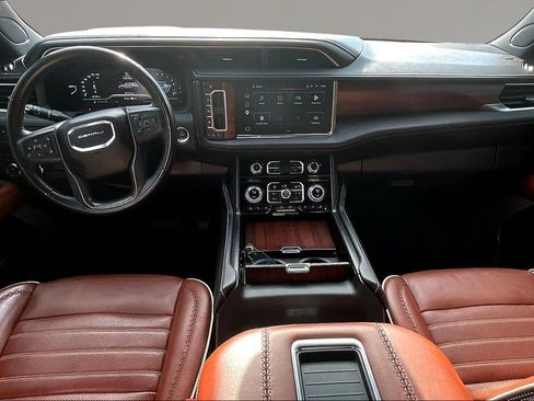 Used 2023 GMC Yukon Denali Ultimate AWD/4WD image 6