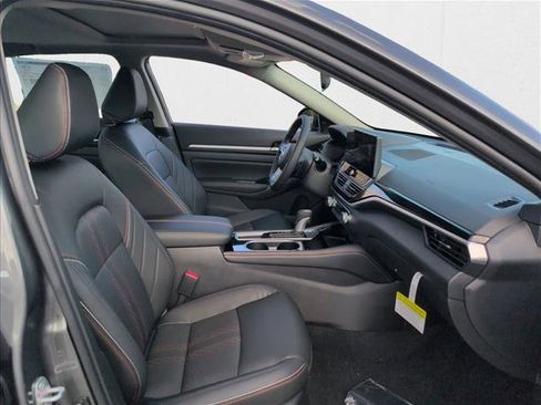 New 2025 Nissan Altima 2.5 SR w/ SR Premium Package image 24