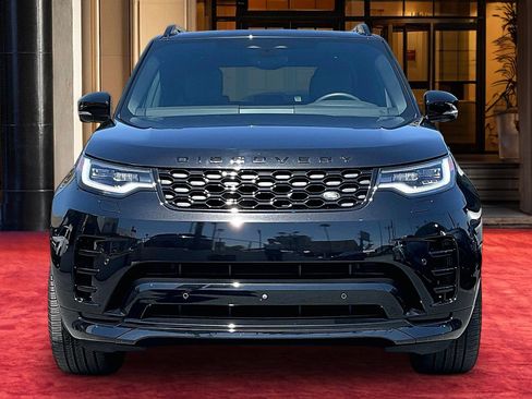 Used 2024 Land Rover Discovery Dynamic SE AWD/4WD image 3
