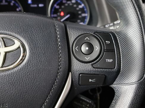 Used 2017 Toyota RAV4 LE FWD image 10