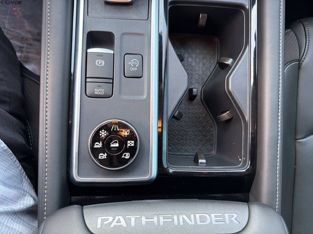 Certified 2025 Nissan Pathfinder SL AWD/4WD image 30