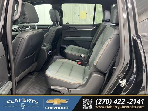 Used 2024 GMC Acadia AT4 w/ Luxury Package image 11