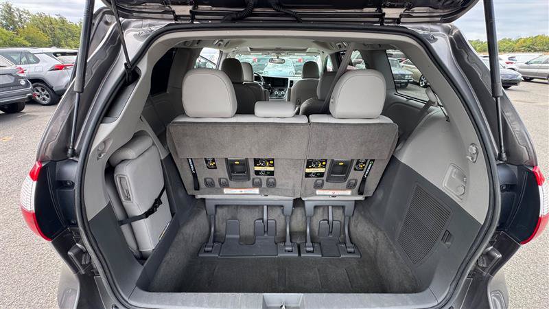 Used 2017 Toyota Sienna XLE w/ XLE Navigation Package FWD image 39