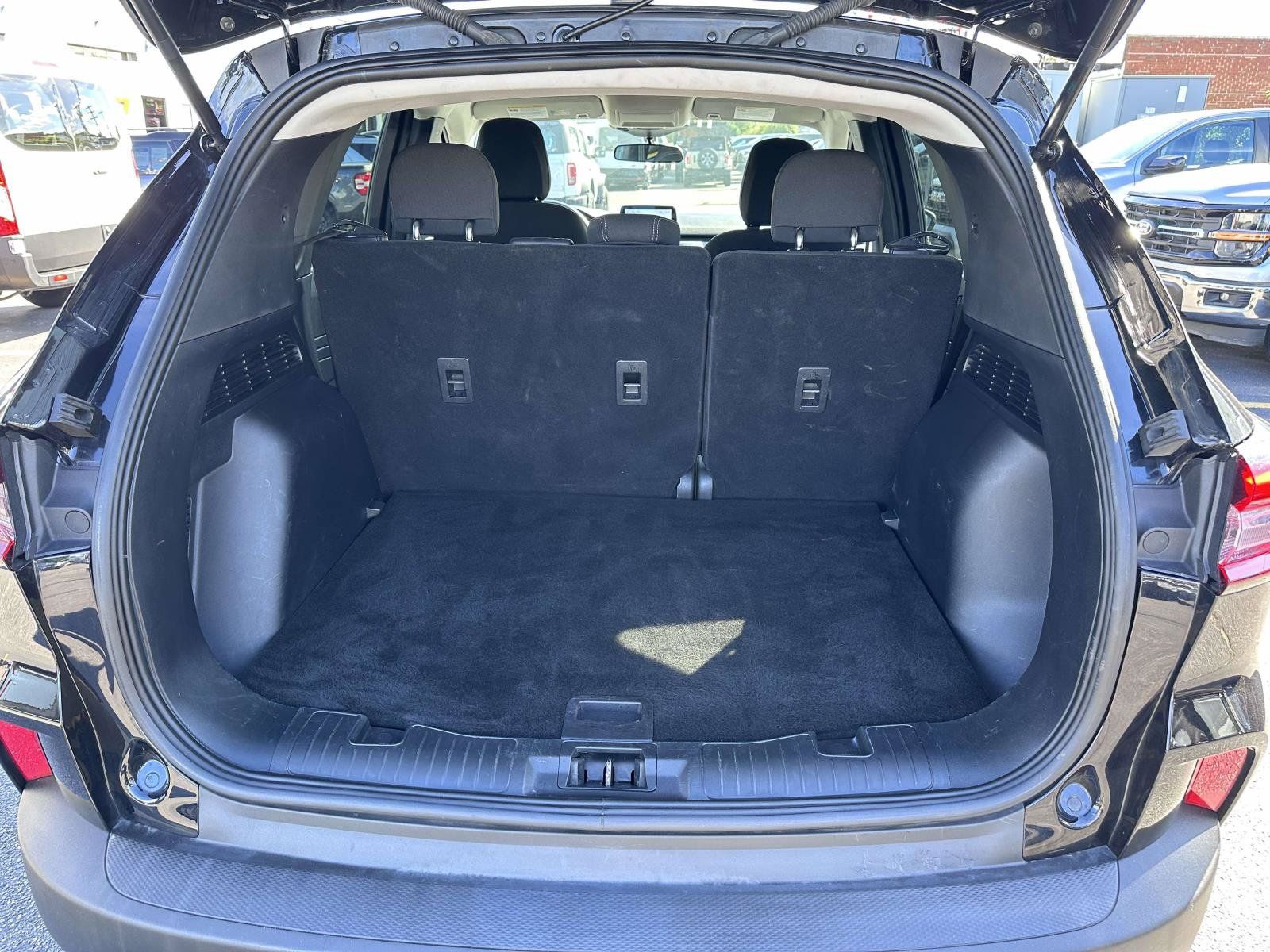 Used 2025 Ford Escape Active AWD/4WD image 8