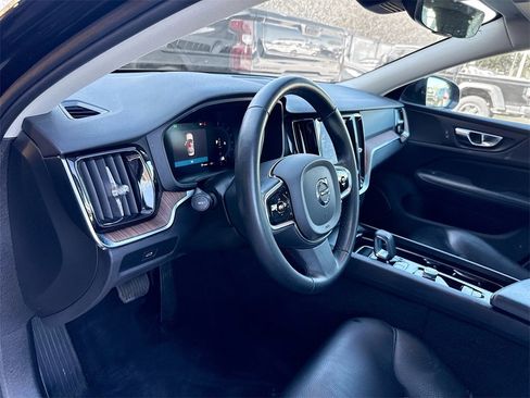 Used 2023 Volvo S60 B5 Plus image 10