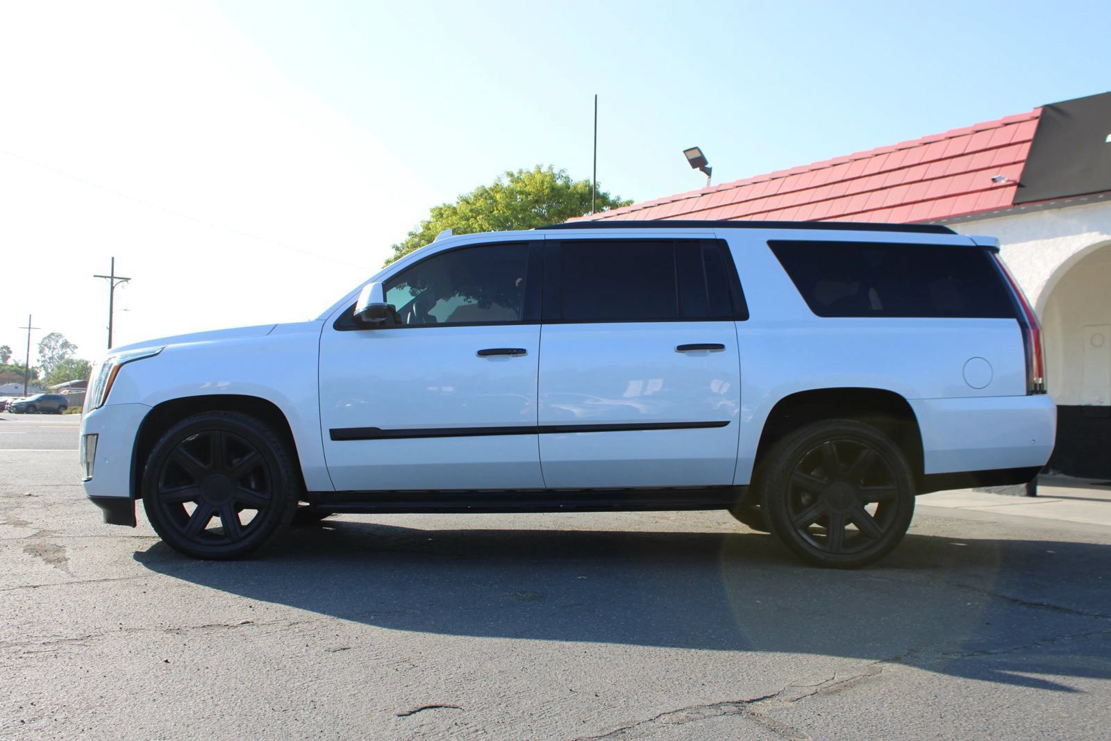 Used 2018 Cadillac Escalade ESV Luxury AWD/4WD image 47