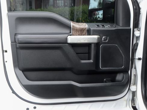 Used 2018 Ford F250 Lariat w/ Lariat Ultimate Package AWD/4WD image 31