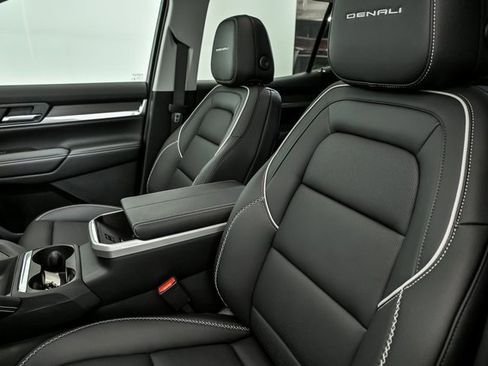 New 2026 GMC Terrain Denali w/ LPO, Black Badging Package image 7