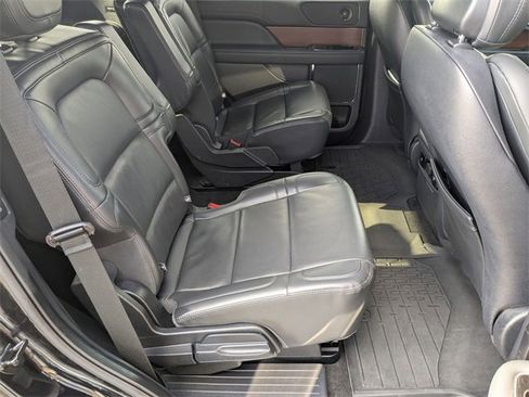 Used 2022 Lincoln Navigator 4WD image 22