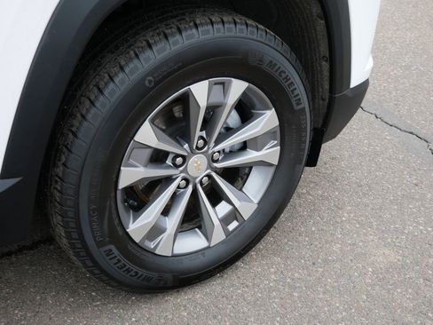 Used 2025 Chevrolet Equinox LT AWD/4WD image 13