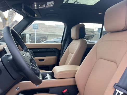 New 2026 Land Rover Defender 130 X-Dynamic SE image 6