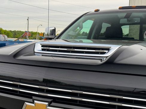 Used 2017 Chevrolet Silverado 2500 LTZ w/ Duramax Plus Package AWD/4WD image 10