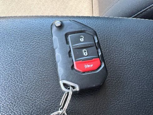 Used 2022 Jeep Wrangler Unlimited Sahara image 33