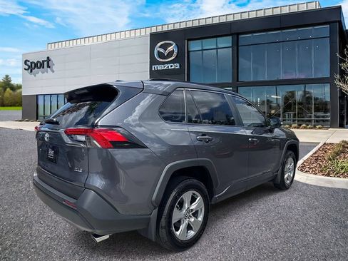 Used 2025 Toyota RAV4 XLE w/ Convenience Package FWD image 3
