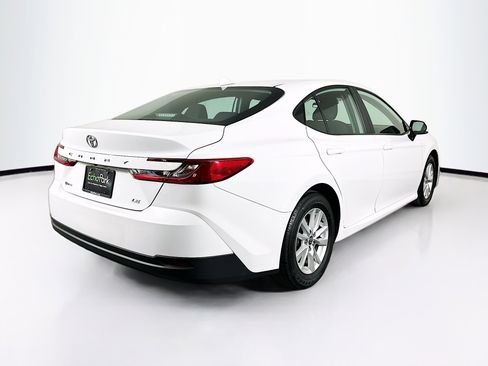 Used 2025 Toyota Camry LE image 9