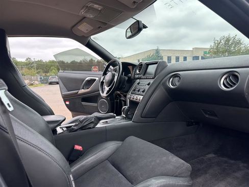 Used 2010 Nissan GT-R Premium image 33