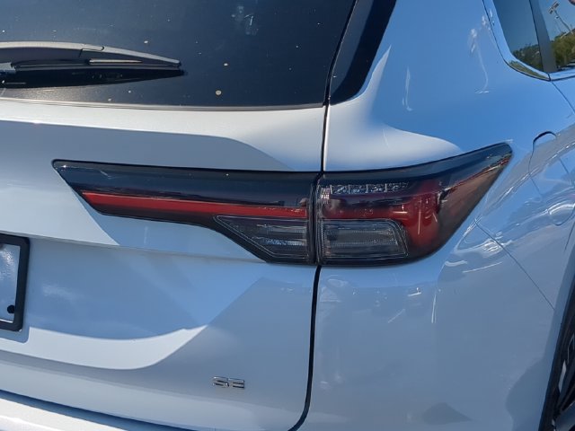 Used 2025 Mitsubishi Outlander SE FWD image 11