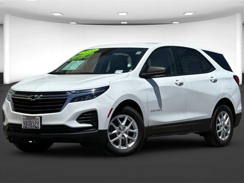 Used 2022 Chevrolet Equinox LS w/ LS Convenience Package image 2