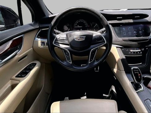 Used 2017 Cadillac XT5 Luxury w/ Driver Awareness Package FWD image 6