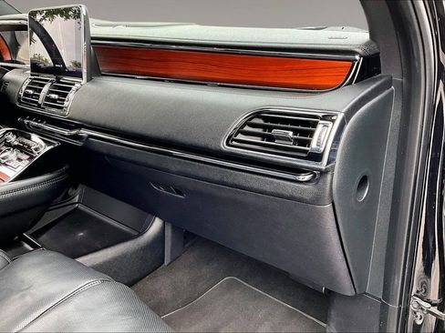 Used 2020 Lincoln Navigator L Reserve w/ Equipment Group 208A Reserve AWD/4WD image 16