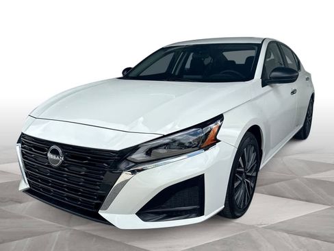 Used 2025 Nissan Altima 2.5 SV FWD image 4