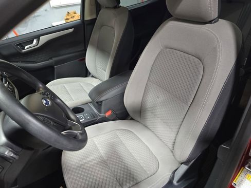 Used 2020 Ford Escape SE image 11