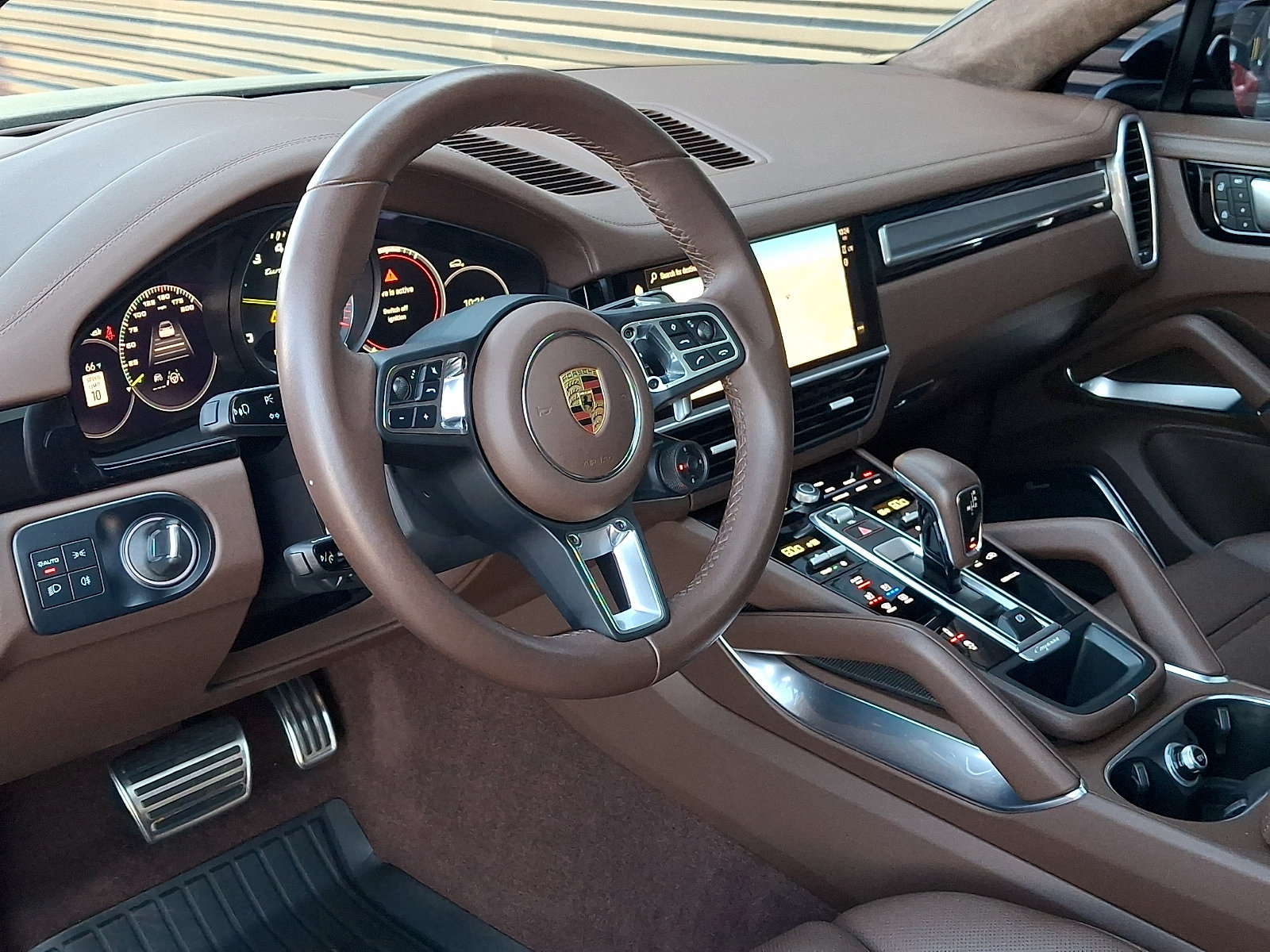 Certified 2023 Porsche Cayenne Turbo S AWD/4WD image 4