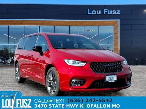 New 2026 Chrysler Pacifica Select FWD image 1