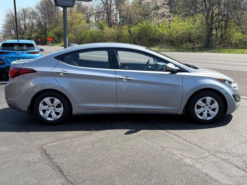 Used 2016 Hyundai Elantra SE image 4