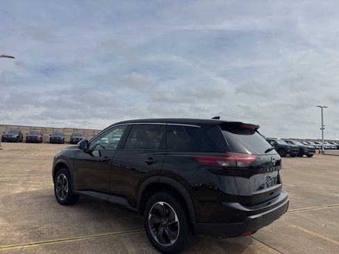 Certified 2025 Nissan Rogue SV image 19