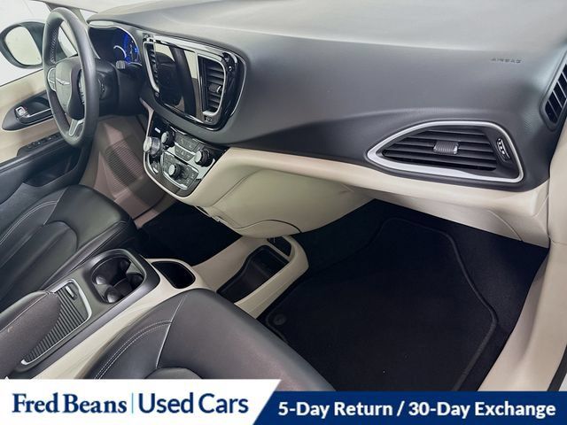 Used 2023 Chrysler Pacifica Touring-L FWD image 35