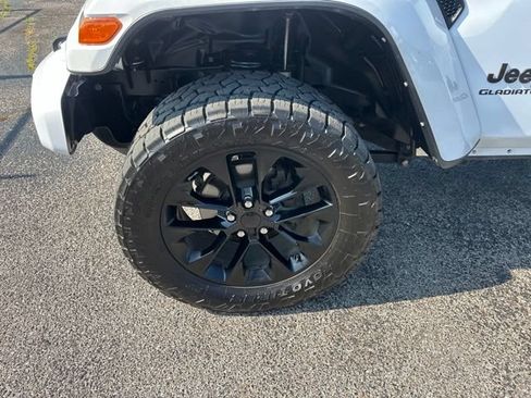 Used 2022 Jeep Gladiator Overland AWD/4WD image 10