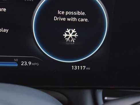 Used 2024 Hyundai Elantra SEL w/ Convenience Package image 12