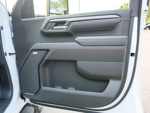 Used 2025 GMC Sierra 3500 AT4 w/ AT4 Premium Plus Package AWD/4WD image 12