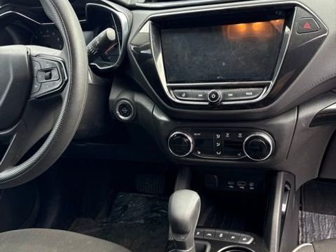 Used 2022 Chevrolet TrailBlazer LT w/ Convenience Package FWD image 11