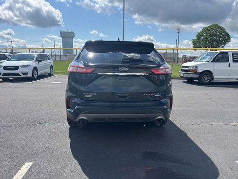 Used 2019 Ford Edge Titanium w/ Equipment Group 301A image 5