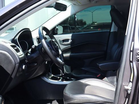 Used 2019 Jeep Compass Latitude FWD image 38