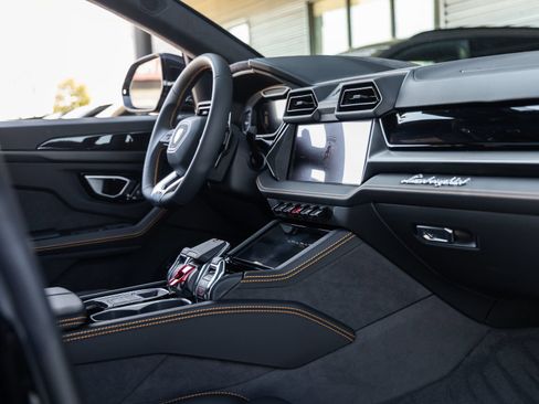 Used 2026 Lamborghini Urus SE AWD/4WD image 51