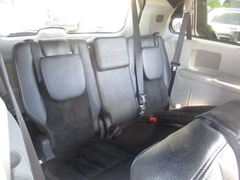 Used 2018 Dodge Grand Caravan SXT image 36
