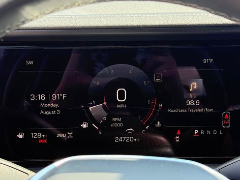 Used 2025 GMC Terrain Elevation w/ Elevation Premium Package AWD/4WD image 15