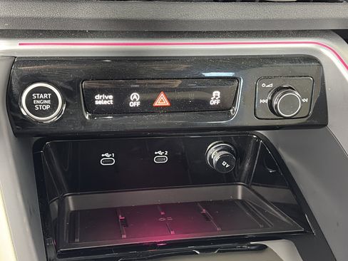 New 2025 Audi Q5 Premium w/ Convenience Package AWD/4WD image 23
